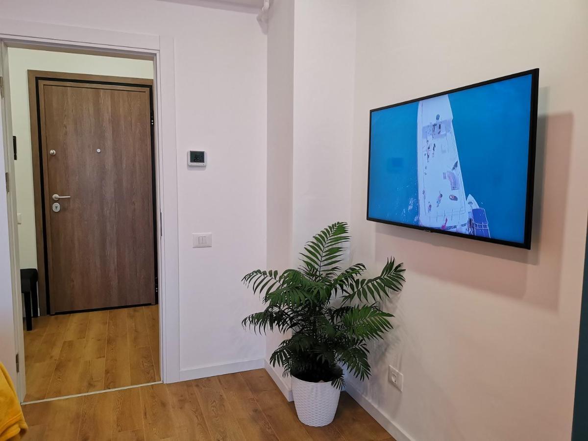 Sunset Bucharest Rebreanu Apartment Bagian luar foto